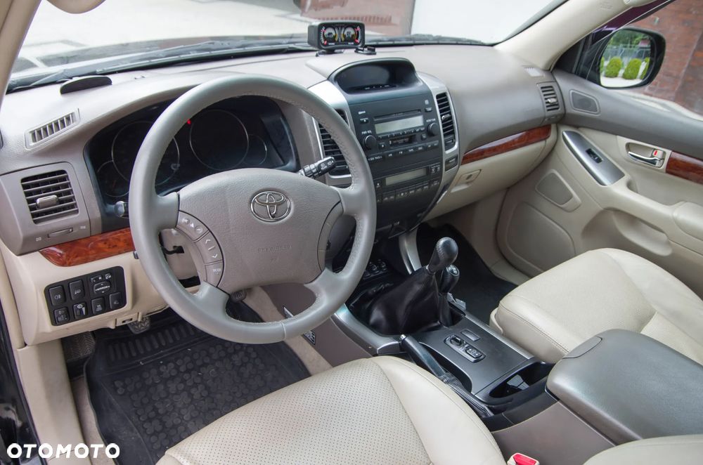 Toyota Land Cruiser - 12