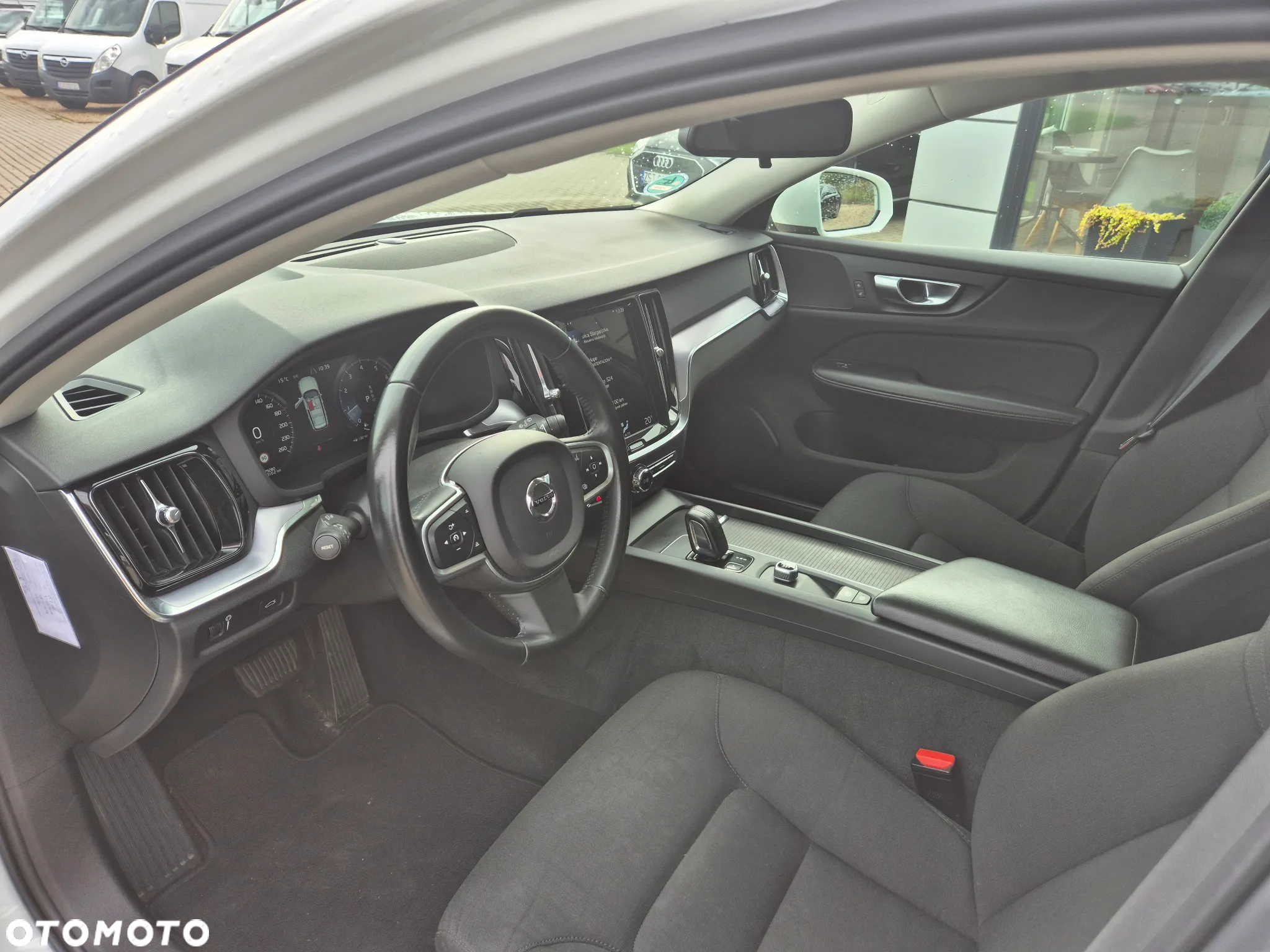 Volvo V60 B3 B DKG Momentum - 20