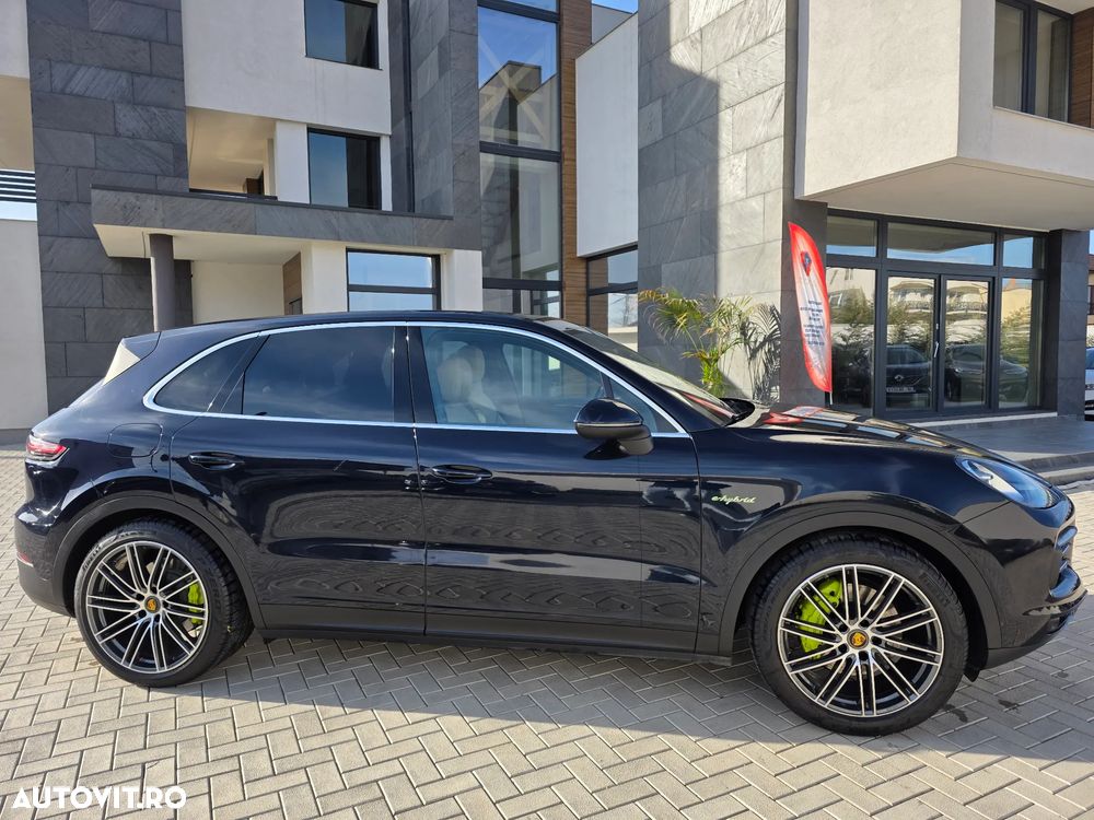 Porsche Cayenne - 4