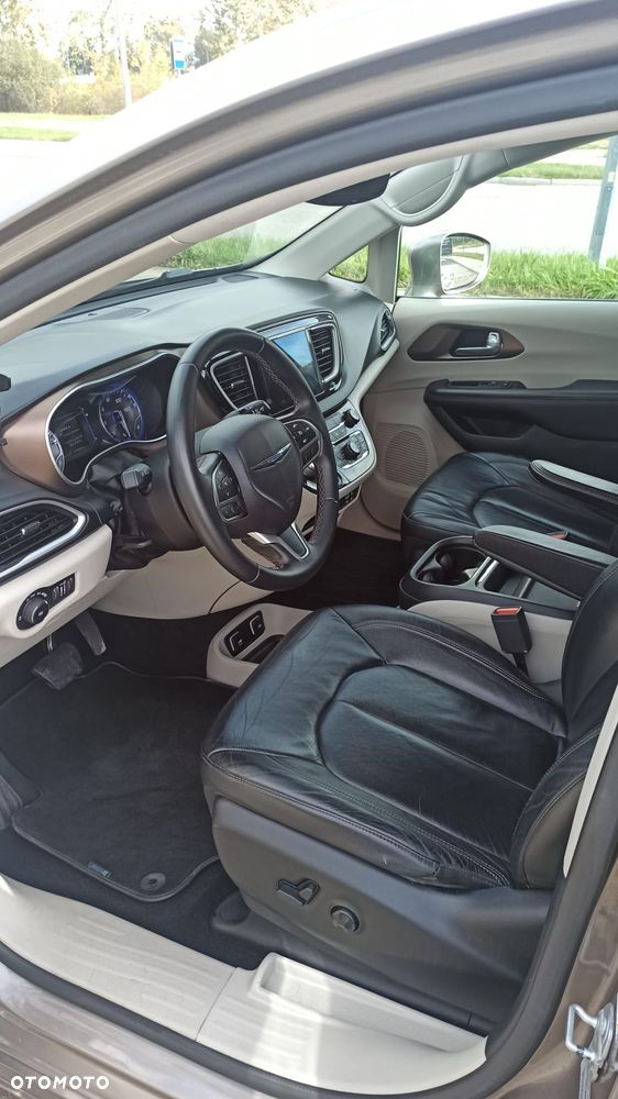 Chrysler Pacifica - 15