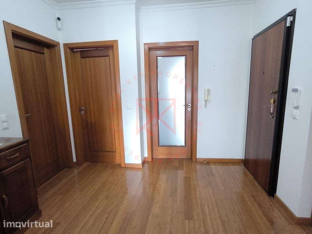 Apartamento T2 com Terraço Privativo Centro de Paços de Ferreira - Grande imagem: 5/17