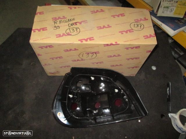 Farol Tras 11 0215 01 2 RENAULT MEGANE 1999 5P DRT NOVO TYC - 2