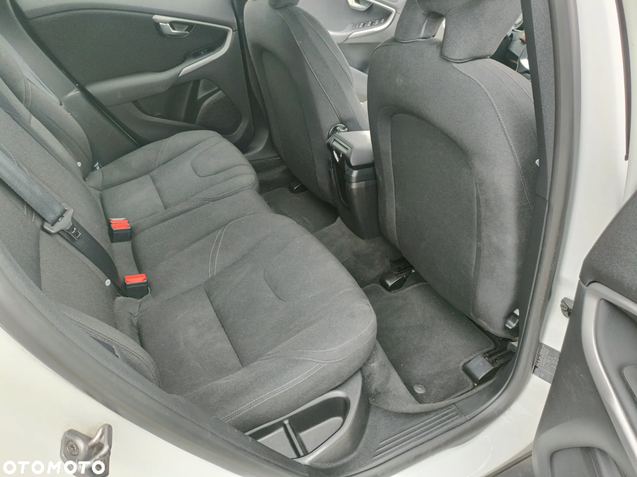 Volvo V40 Cross Country D2 Momentum - 13
