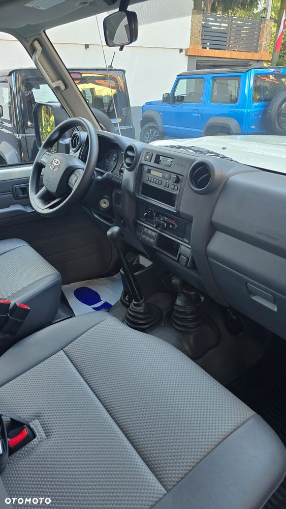 Toyota Land Cruiser - 13
