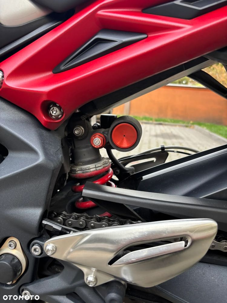 Triumph Street Triple - 23