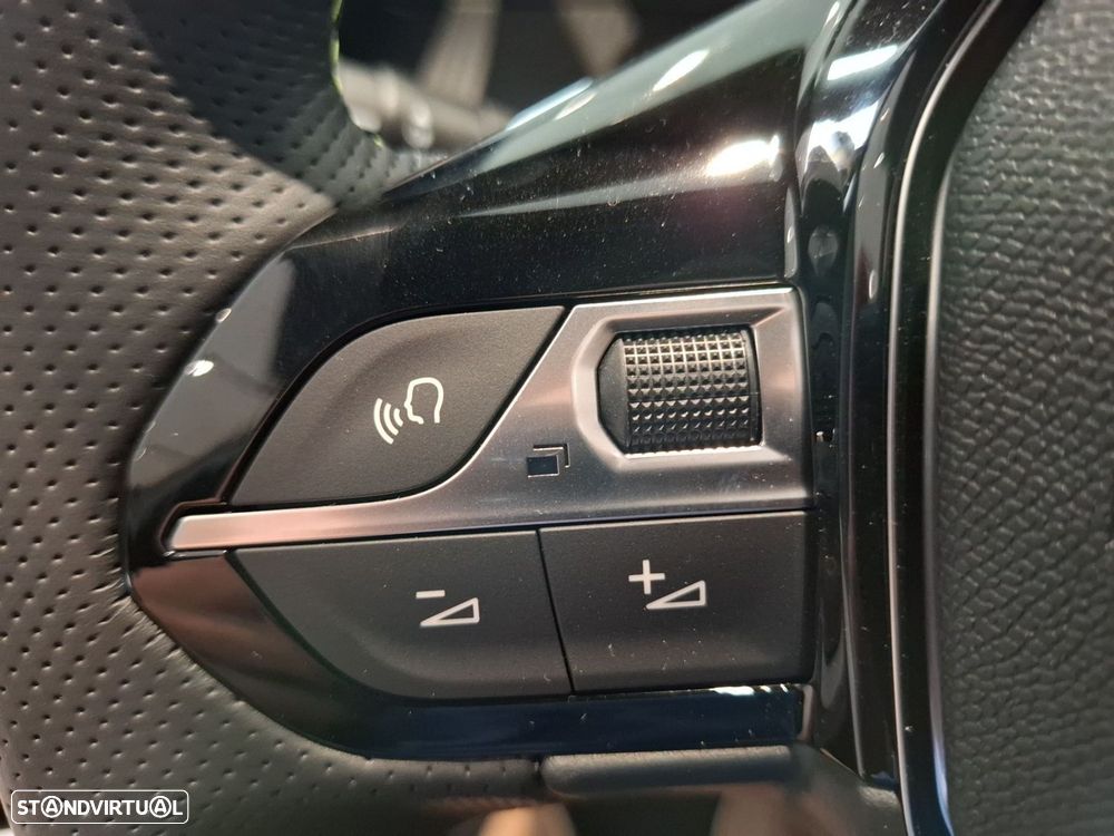 Peugeot e-2008 54 kWh GT - 17