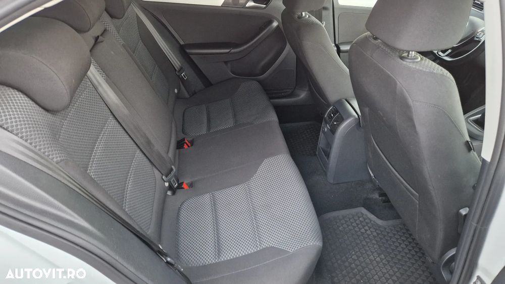 Volkswagen Jetta - 9