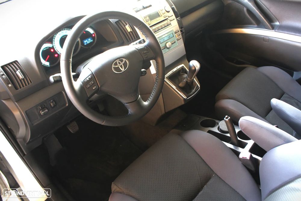 Toyota Corolla Verso 2.2 D-4D Sol - 30