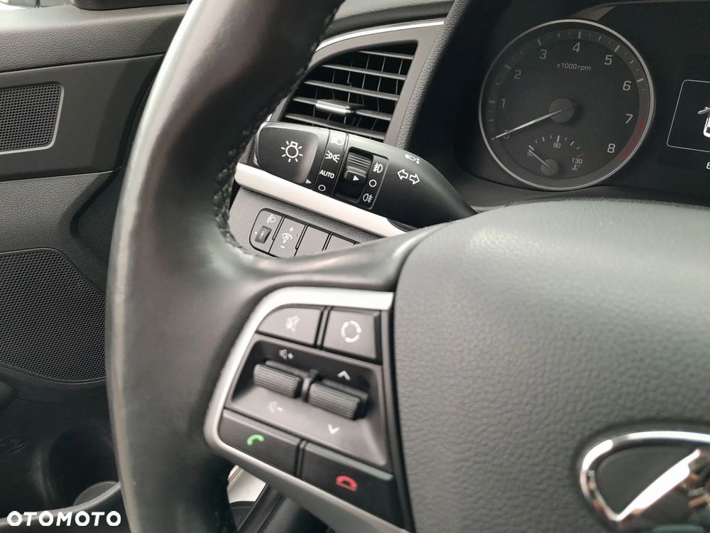 Hyundai Elantra 1.6 Comfort - 22