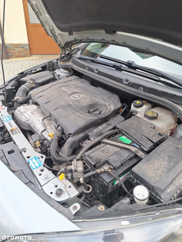 Opel Astra 2.0 CDTI DPF Active - 28