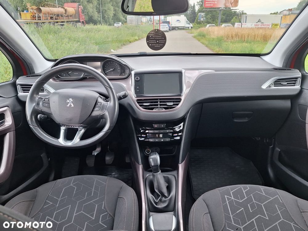Peugeot 2008 1.2 Pure Tech Allure S&S - 11