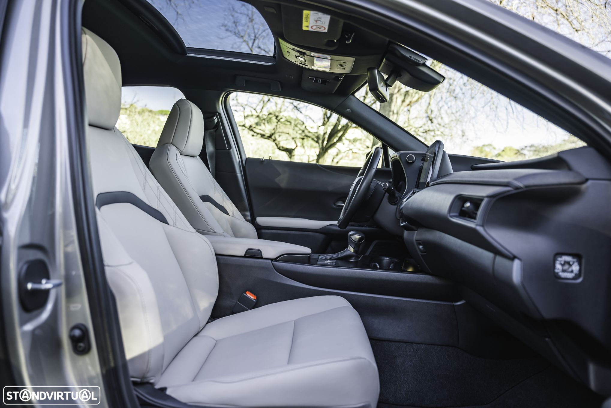 Lexus UX 250h Sport (Ecrã 12.3) - 6