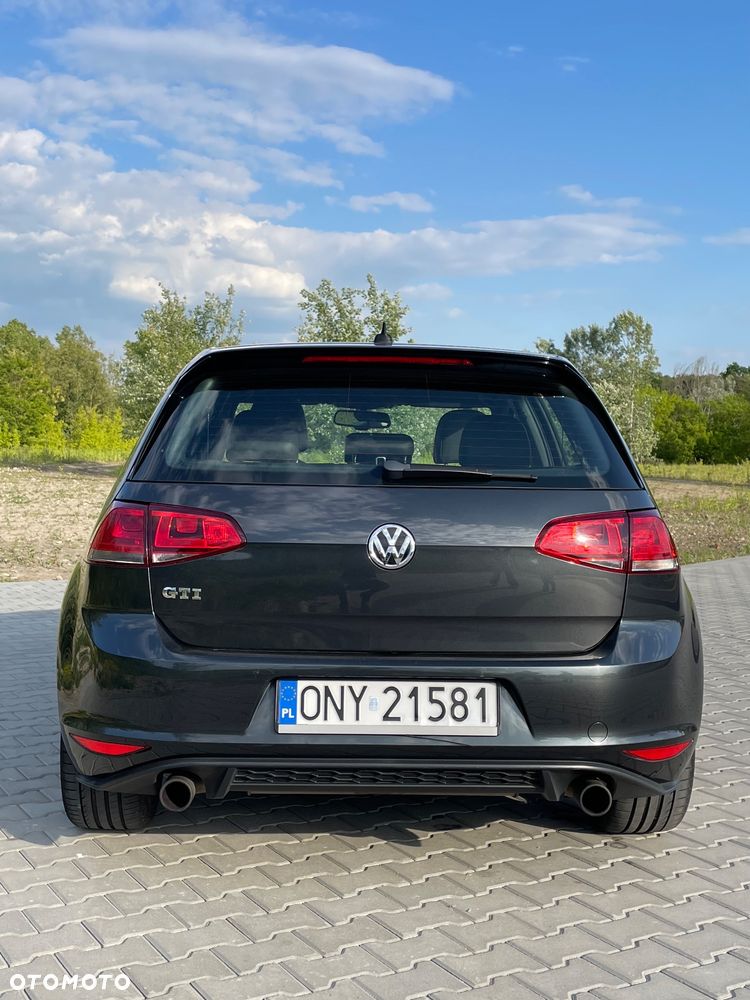 Volkswagen Golf - 21