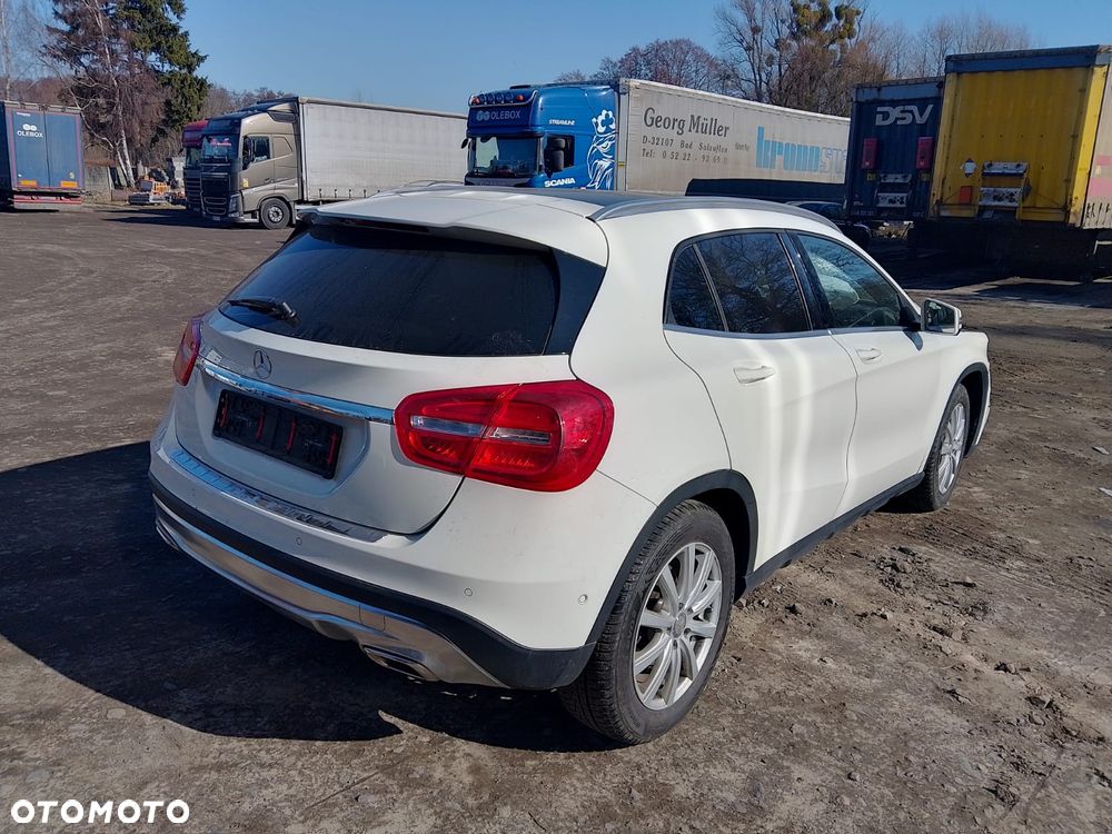 Mercedes-Benz GLA 200 - 5