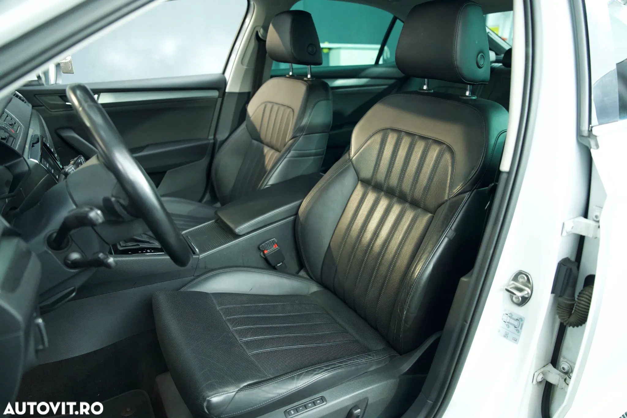 Skoda Superb 2.0 TDI DSG Style - 24