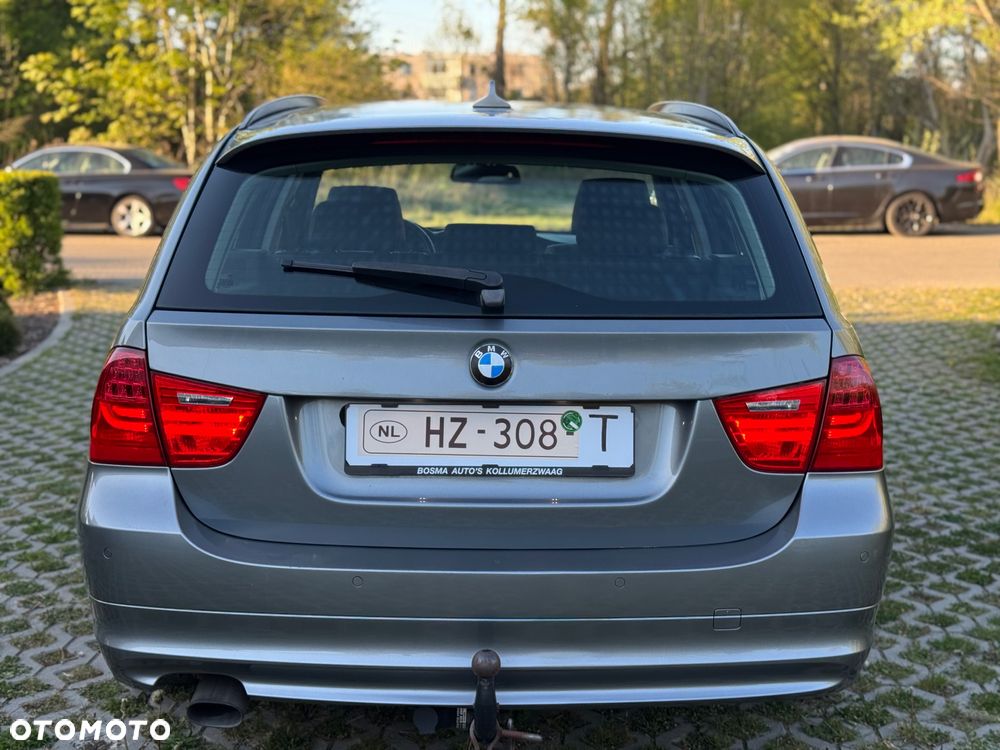 BMW Seria 3 318d DPF Edition Sport - 18
