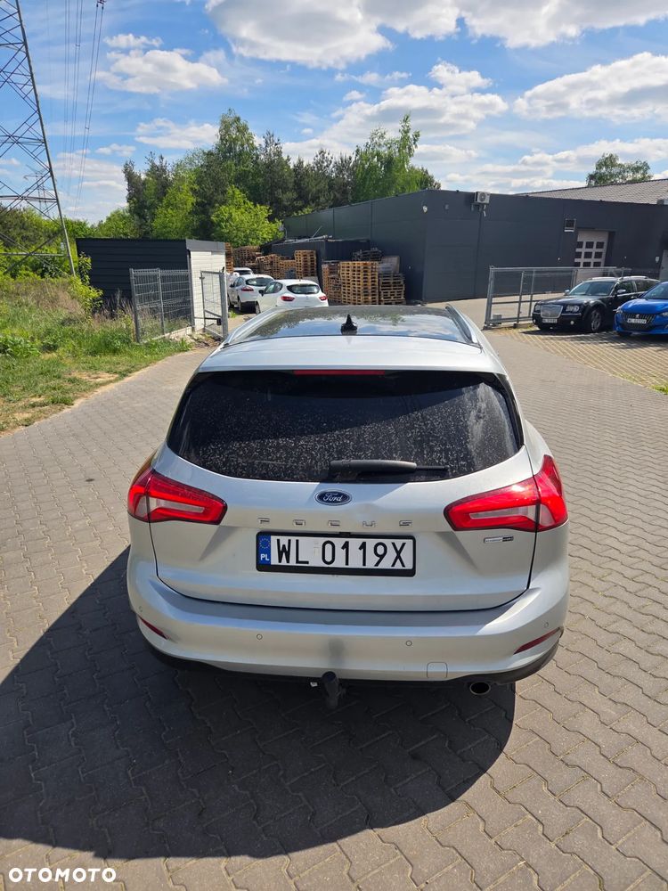 Ford Focus 1.0 EcoBoost Hybrid TITANIUM X - 4