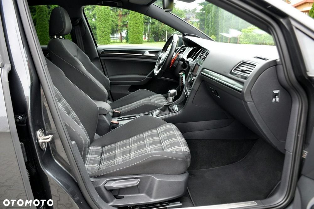 Volkswagen Golf - 17