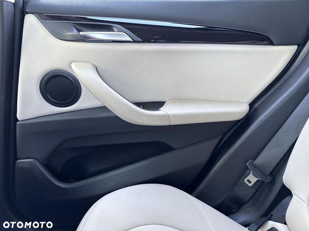 BMW X1 sDrive18d xLine - 19