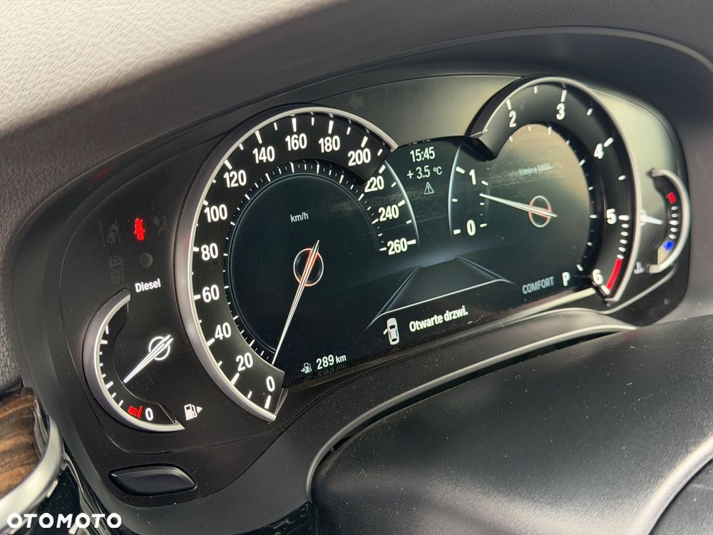 BMW Seria 5 530d xDrive Luxury Line - 28