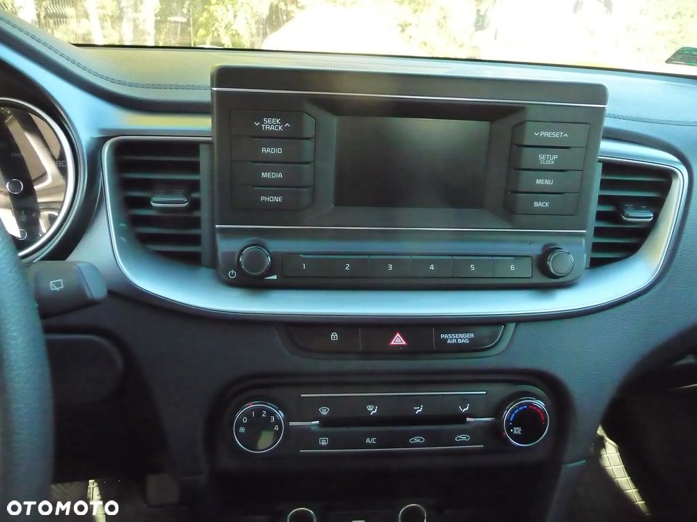 Kia Ceed - 15