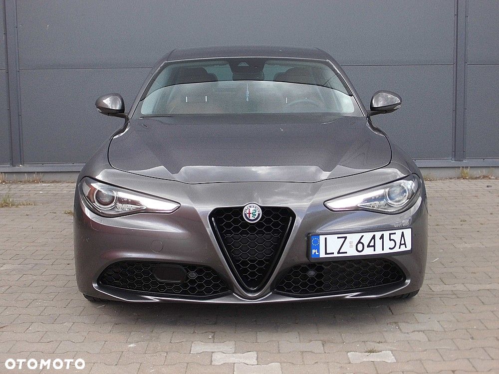 Alfa Romeo Giulia 2.2 AT8 Business - 23