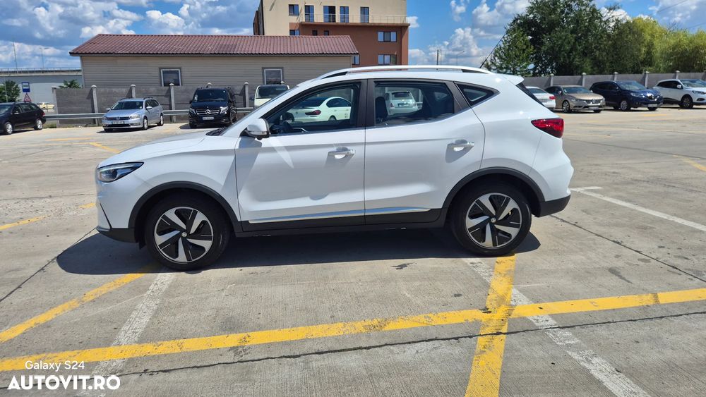 MG ZS EV Standard Luxury - 11