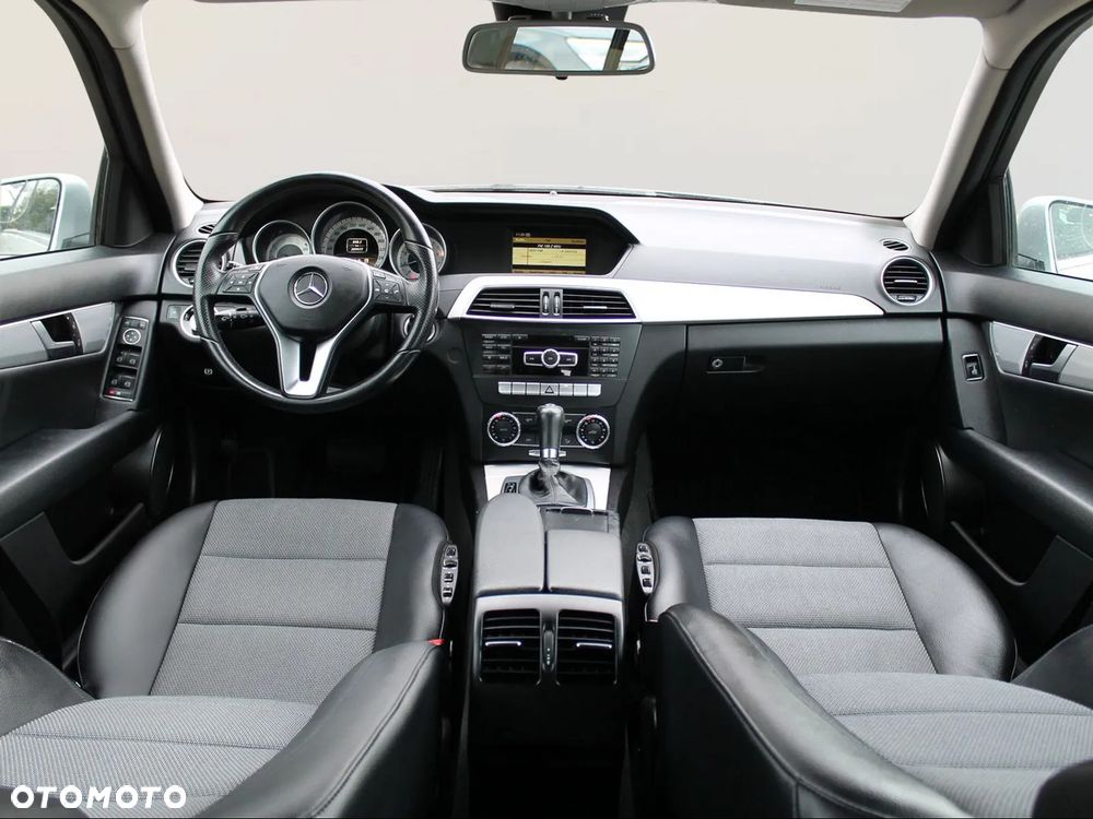 Mercedes-Benz Klasa C 250 CGI BlueEff Avantgarde - 13