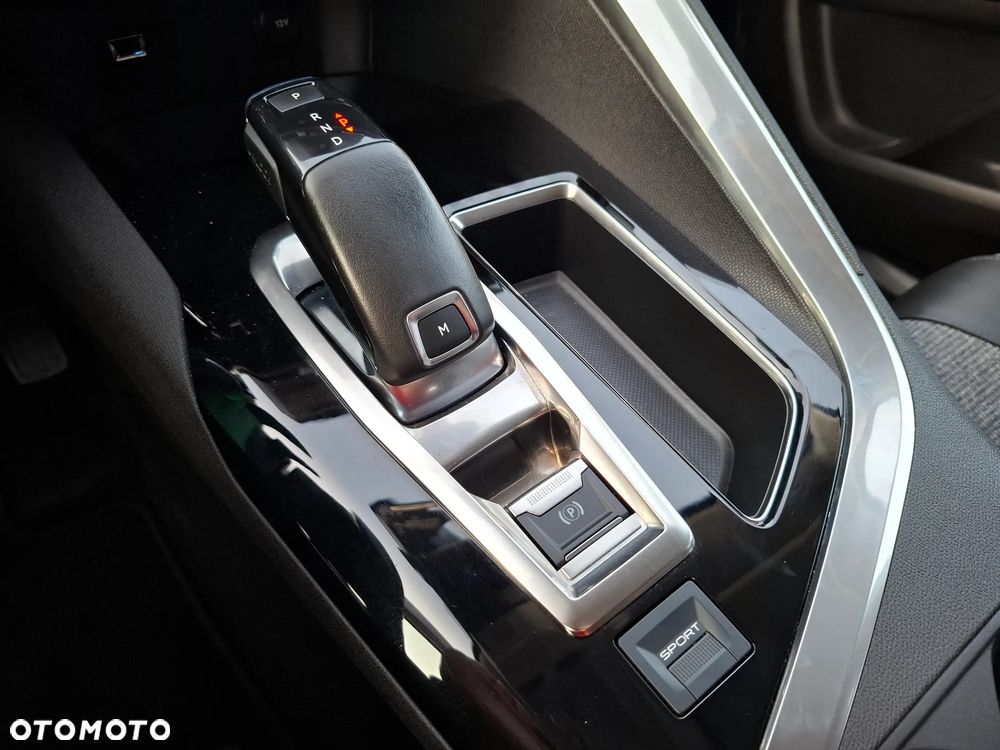 Peugeot 3008 PureTech 130 Stop & Start GPF EAT8 Allure - 29