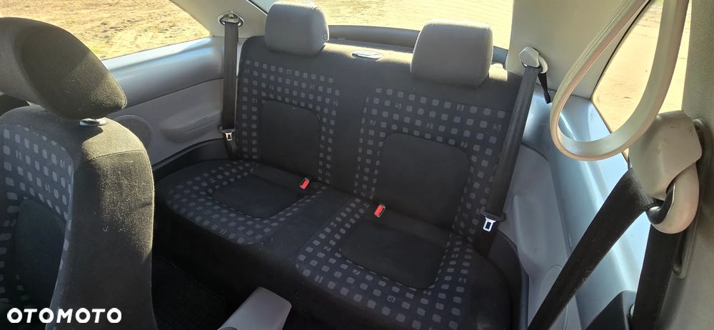 Volkswagen New Beetle - 7