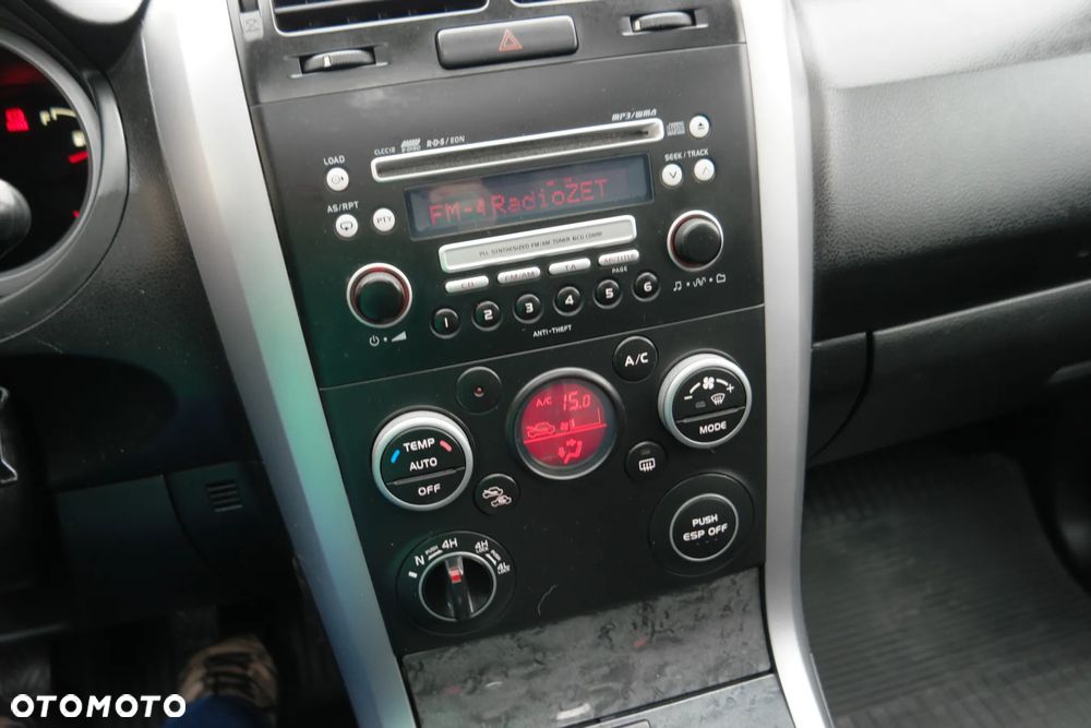 Suzuki Grand Vitara 2.4 De Luxe - 28