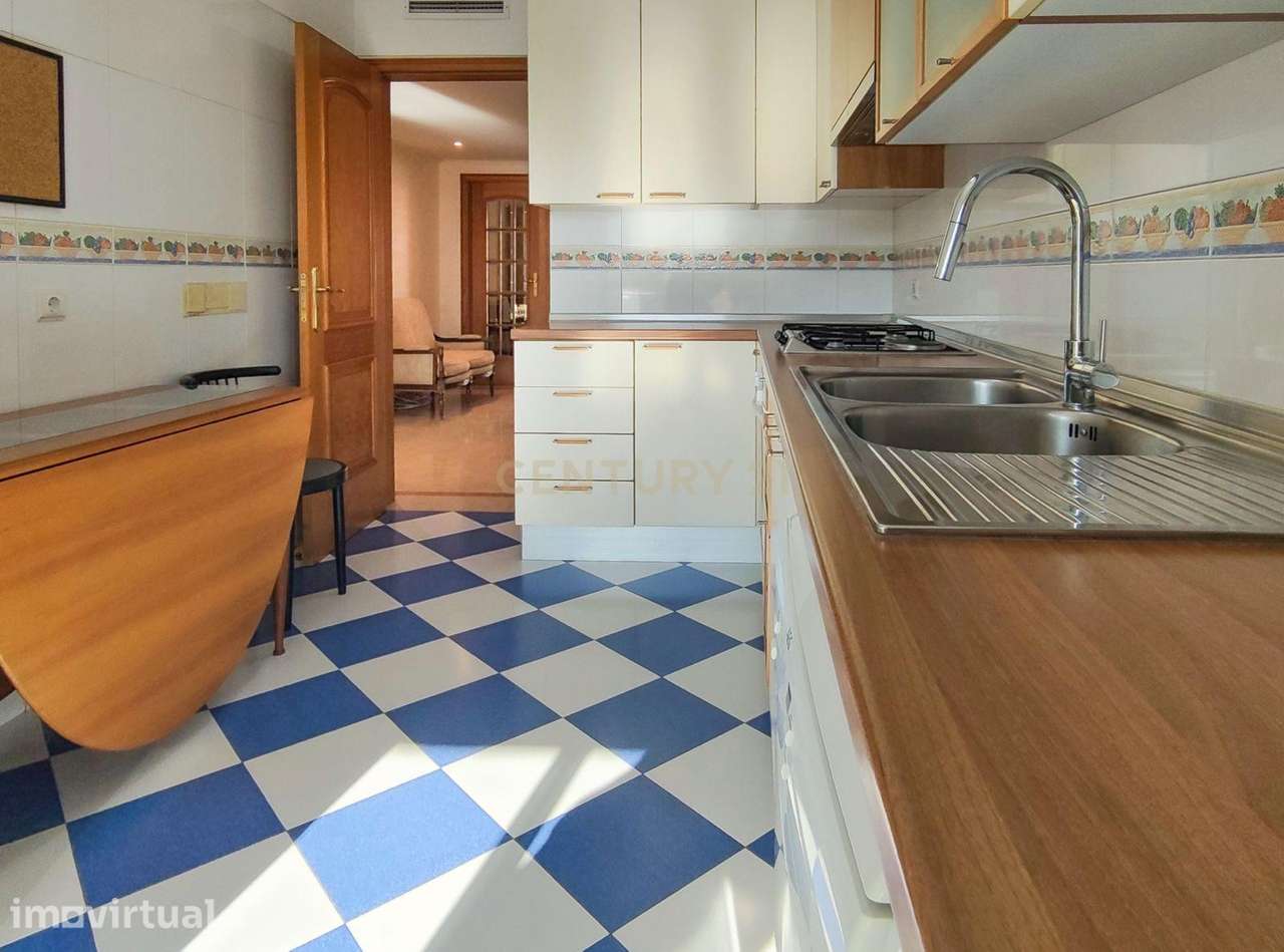 Amplo apartamento de 3 quartos com varandas panorâmicas em Almada, em - Grande imagem: 3/28