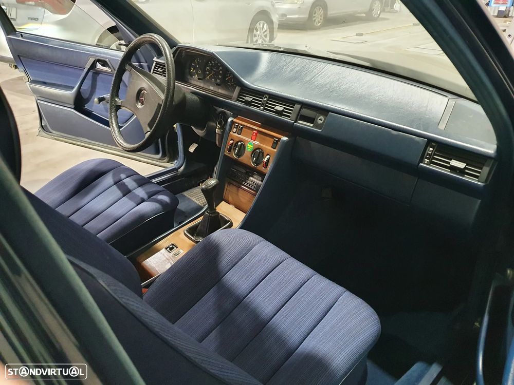 Mercedes-Benz E 230 - 6