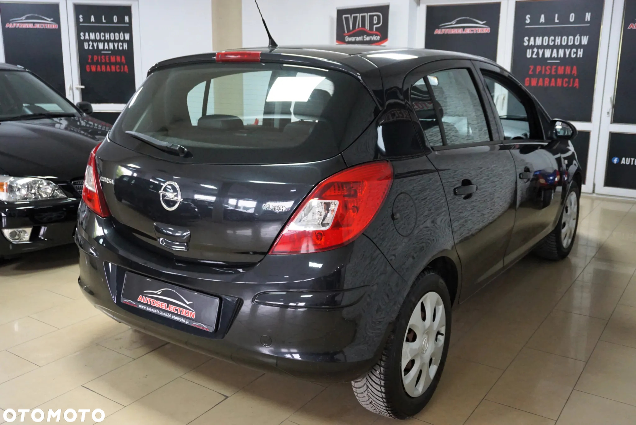 Opel Corsa 1.2 16V Cosmo S&S - 11