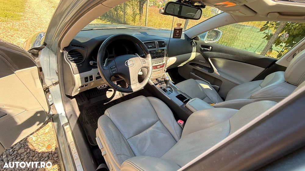 Lexus Seria IS 250 2.5 V6 Aut Luxury - 7