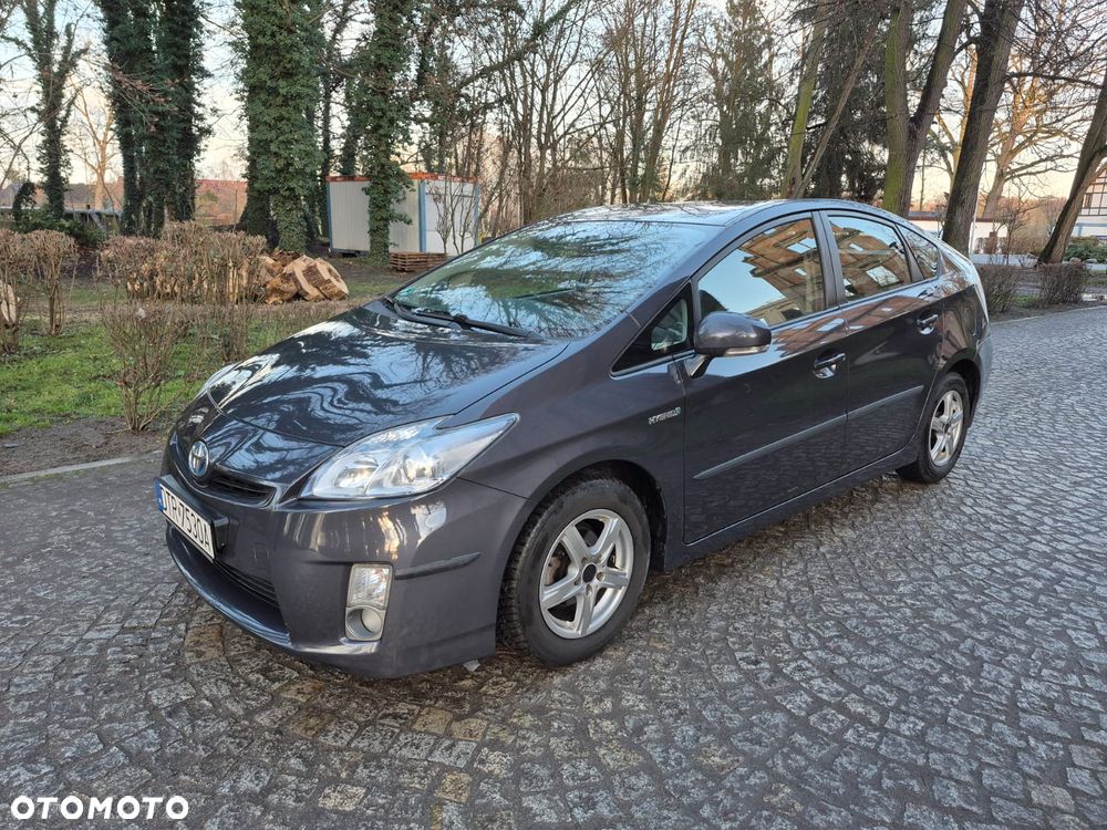Toyota Prius (Hybrid) Executive - 3