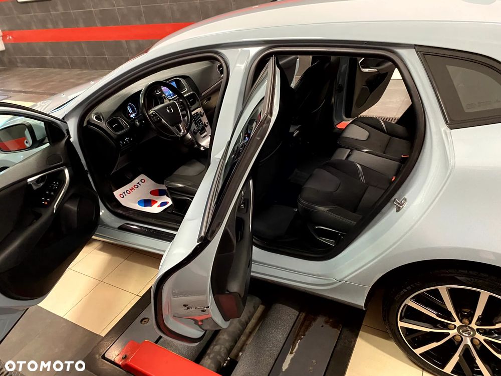 Volvo V40 D3 Summum - 16
