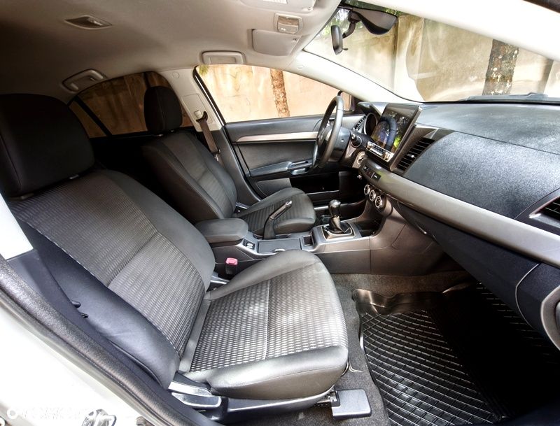Mitsubishi Lancer 1.6 Invite - 37