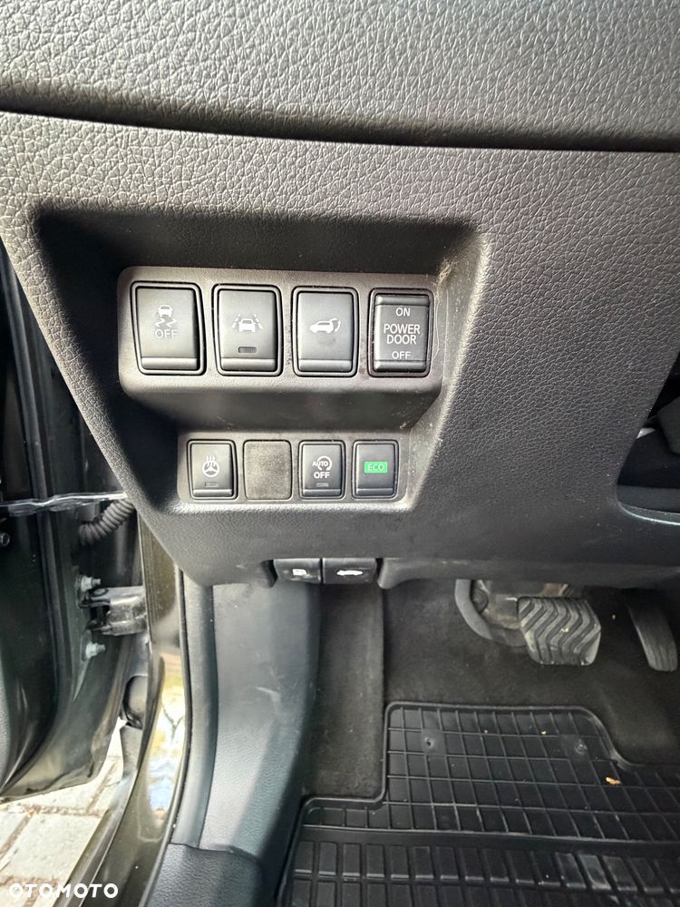 Nissan X-Trail 2.0 dCi ALL-MODE 4x4i Xtronic Tekna - 32