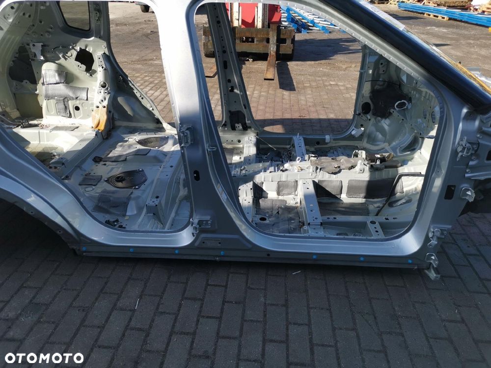 MITSUBISHI OUTLANDER IV 21 DACH ZWYKLY CWIARTKA USA - 14