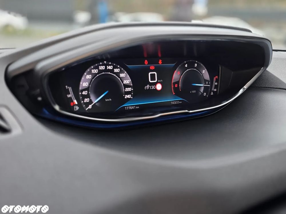 Peugeot 3008 1.5 BlueHDi Allure Pack S&S - 26