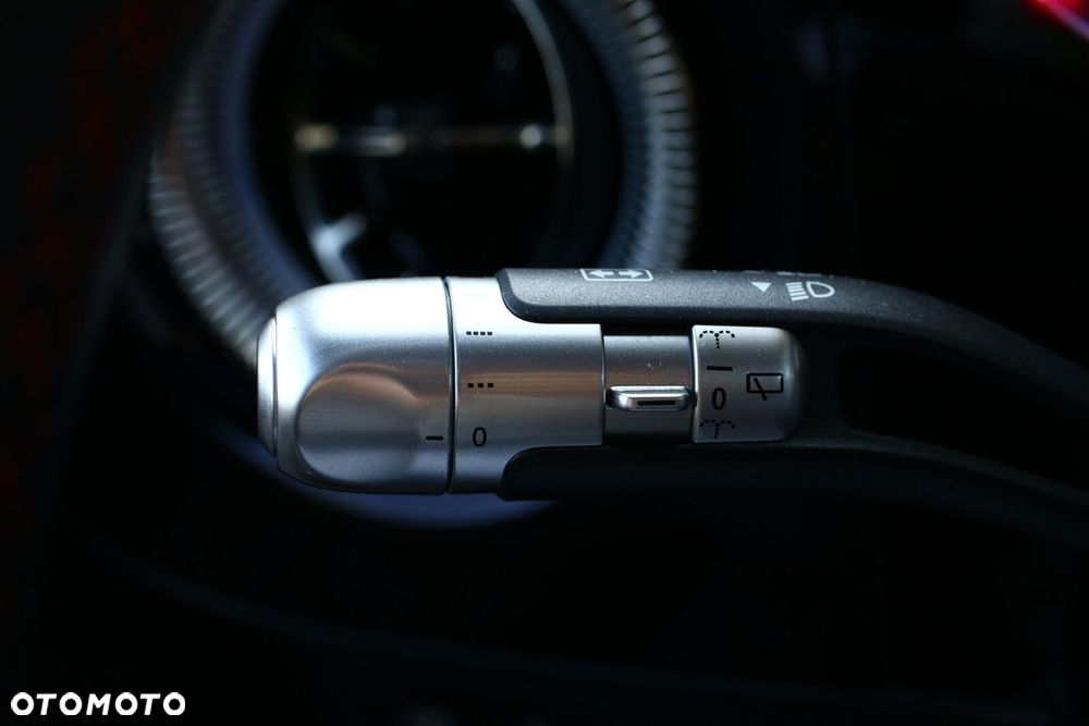 Mercedes-Benz GLB - 25