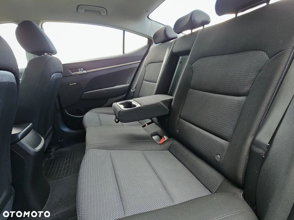Hyundai Elantra 1.6 Comfort - 14