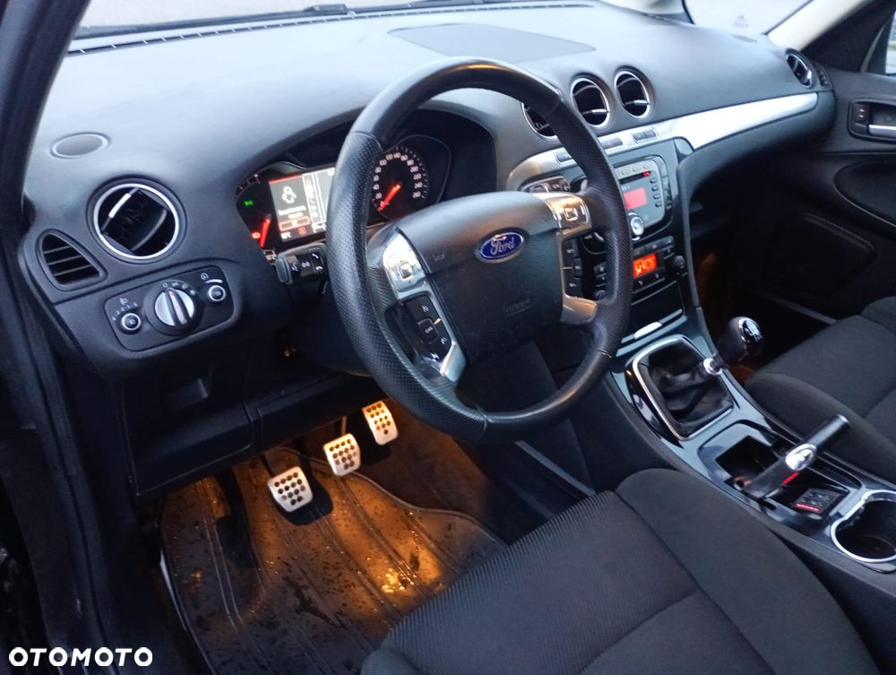 Ford Galaxy 2.0 TDCi Ambiente - 32