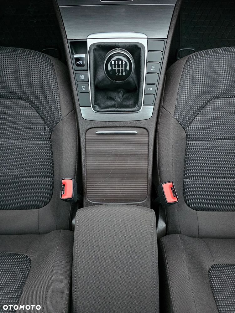 Volkswagen Passat Variant 2.0 TDI BlueMotion Technology Comfortline - 18
