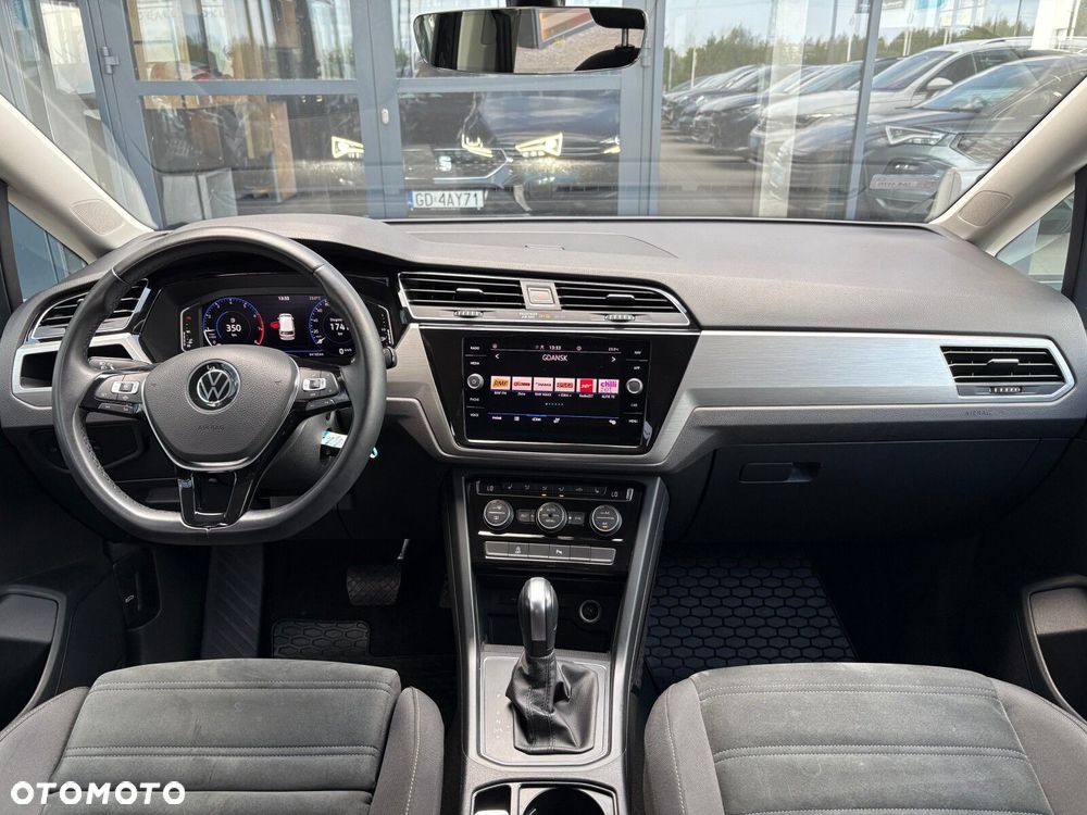Volkswagen Touran - 10