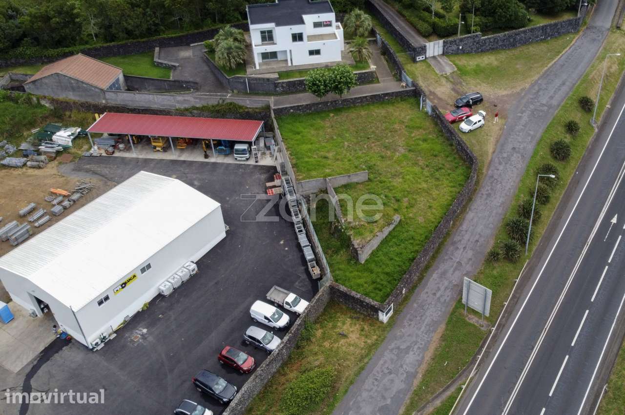 Terreno com viabilidade de construção - Rosto do cão (São Roque) - Grande imagem: 2/17