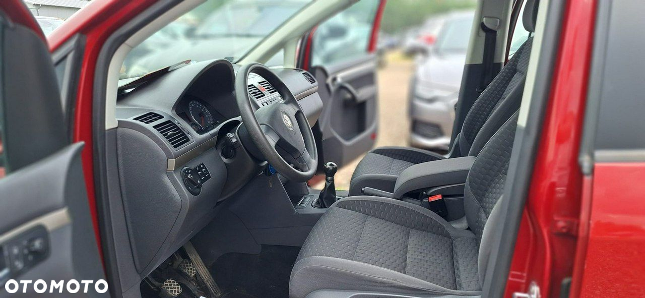 Volkswagen Touran - 9