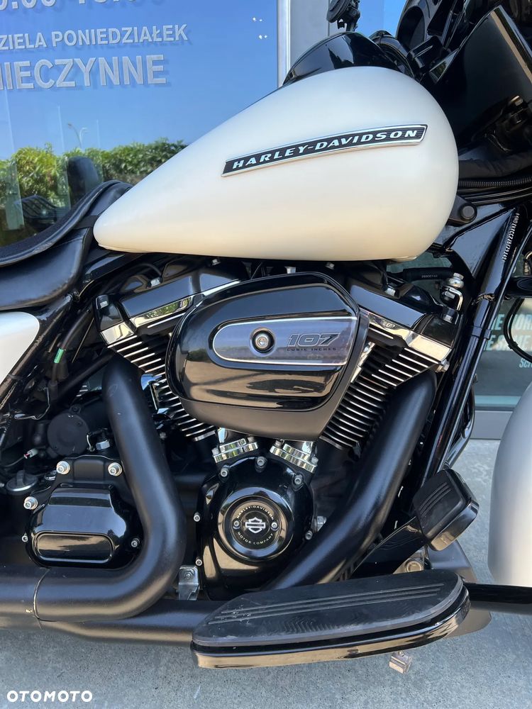 Harley-Davidson Touring Street Glide - 11
