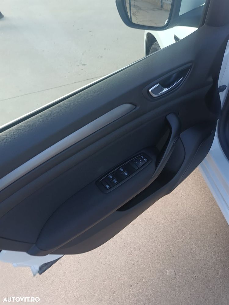 Renault Megane TCE 140 GPF Zen - 10